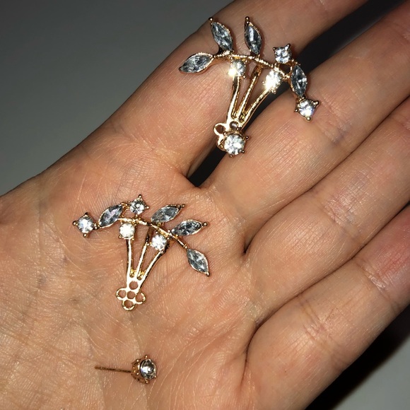 2 Piece Floral Vine Earlobe Hugging Earrings - Picture 2 of 3